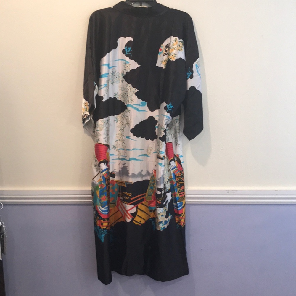 Silk Japanese print Robe. 👘👘👘 - Picture 4 of 7